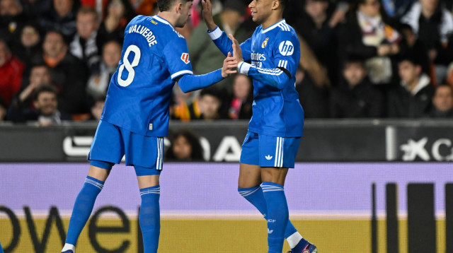 קיליאן אמבפה שחקן ריאל מדריד חוגג שער עם פדריקו ואלוורדה (צילום: רויטרס)