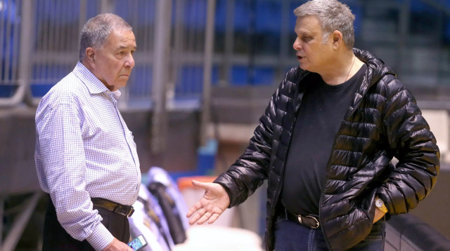 דייויד פדרמן מבעלי מכבי תל אביב עם היו"ר שמעון מזרחי (צילום: קובי אליהו)