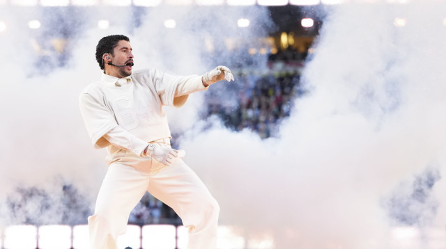 אולי המופע הכי סקסי בתולדות הסופרבול. באד באני (צילום: Todd Rosenberg/Getty Images)