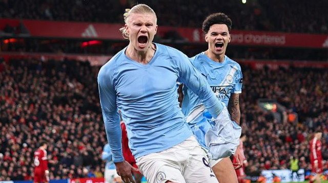 ארלינג הולאנד חוגג באנפילד (צילום: Robbie Jay Barratt - AMA)