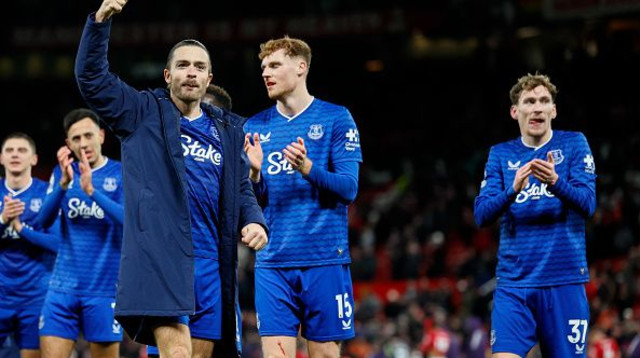 ג'ק גריליש ושחקני אברטון (צילום: Getty images)