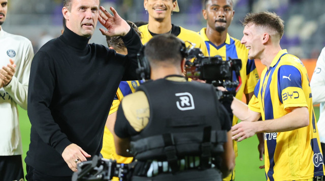 רוני דיילה ומכבי תל אביב חוגגים (צילום: אודי ציטיאט)