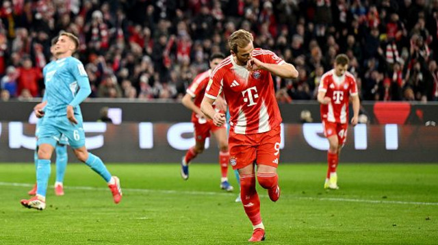 הארי קיין חוגג במדי באיירן (צילום: Getty images)