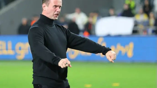 שוב שלהב את האוהדים בסיום. רוני דיילה (צילום: אודי ציטיאט)