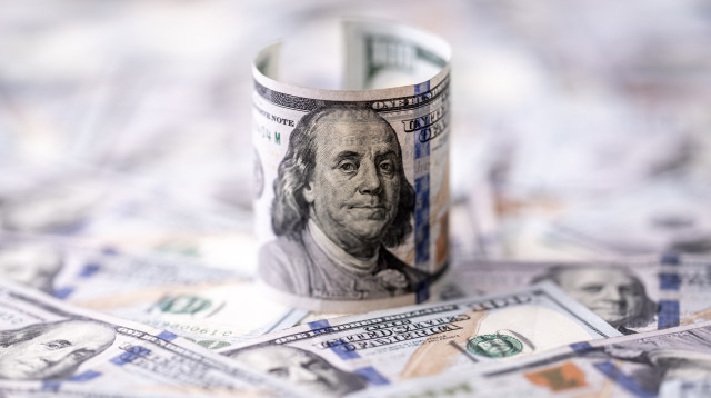 המטבע האמריקאי הפך ל"סכין נופלת" (צילום: שאטרסטוק)