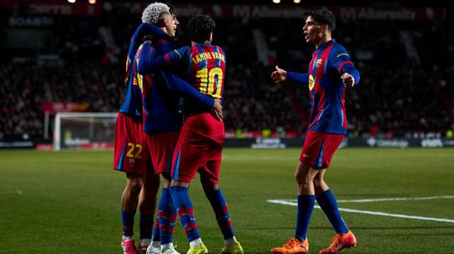 רונאלד אראוחו חוגג עם לאמין ימאל והחברים בברצלונה (צילום: Getty images)