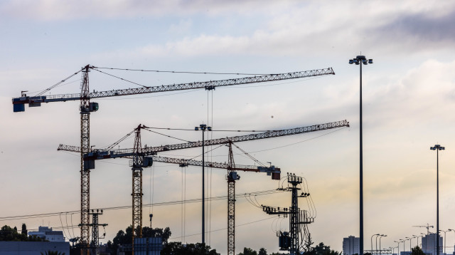 נדל"ן בישראל - מנופים באתרי בנייה (צילום: יוסי אלוני פלאש 90)