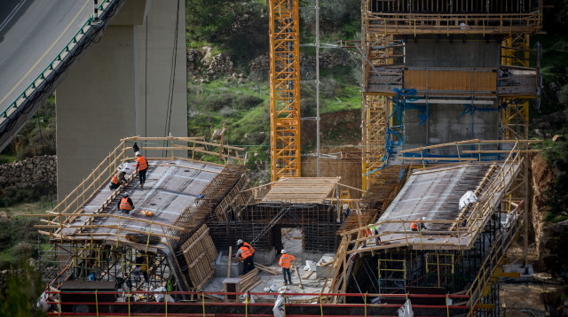 נדל"ן בישראל - אתר בנייה (צילום: יונתן זינדל פלאש 90)