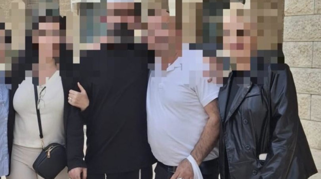 הנאשם עם אחיו ביום ששוחרר ממעצרו 4/2/26 (צילום: יח"צ)