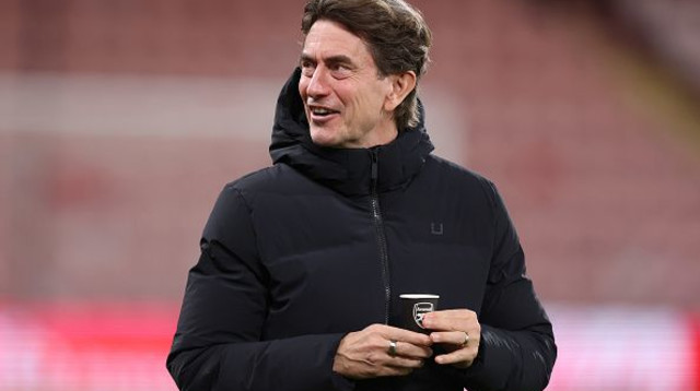 תומאס פרנק עם הכוס המדוברת (צילום: GettyImages)