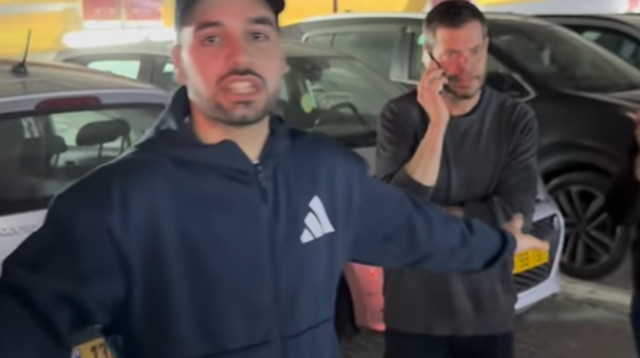 מרדכי דוד חוסם את שי גולדן (צילום: צילום מסך אינסטגרם)