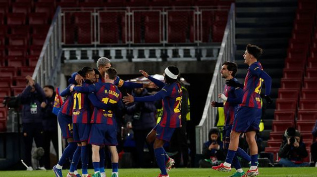 שחקני ברצלונה חוגגים (צילום: Soccrates Images)