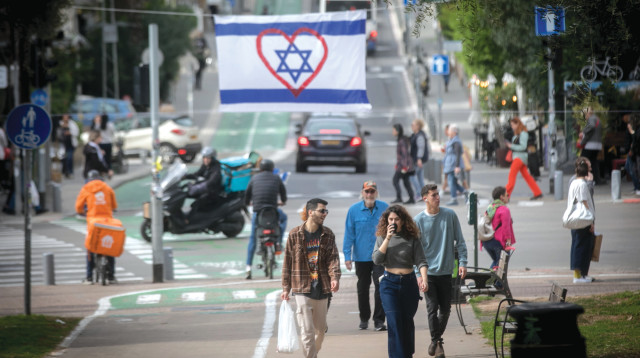 דגל ישראל בתל אביב (צילום: מרים אלסטר, פלאש 90)