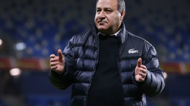 הבטיח לצוות המקצועי שיגיע חיזוק בינואר. אבו יונס (צילום: מאור אלקסלסי)