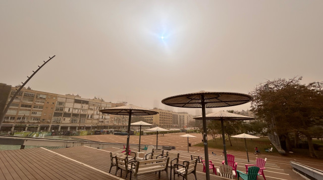 אובך בתל אביב (צילום: אבשלום ששוני)