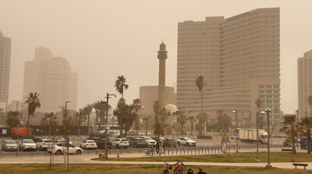 אובך וזיהום אוויר בתל אביב (צילום: אבשלום ששוני)