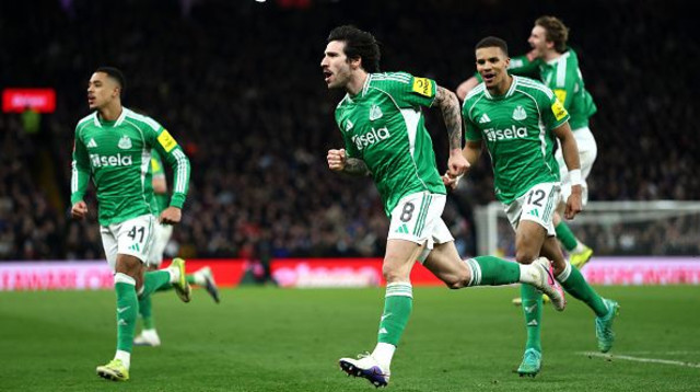 סנדרו טונאלי חוגג (צילום: Dan Istitene)