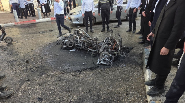 אופנוע שעלה באש ונשרף בבני ברק  (צילום: רשתות חברתיות, שימוש לפי סעיף 27 א')