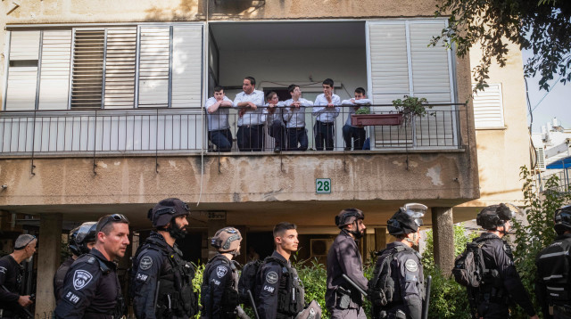 כוחות משטרה וחרדים בבני ברק (צילום: אורן זיו, פלאש 90)