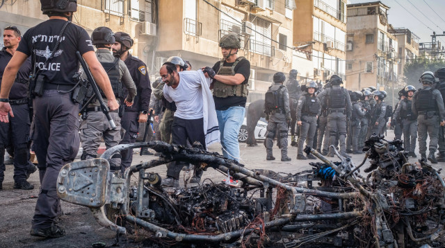 מהומות בבני ברק בעקבות ביקור החיילות (צילום: אורן זיו, פלאש 90)