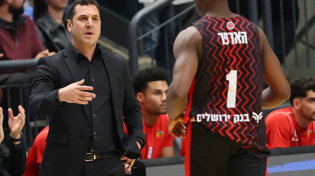 יונתן אלון, מאמן הפועל ירושלים (צילום: אודי ציטיאט)