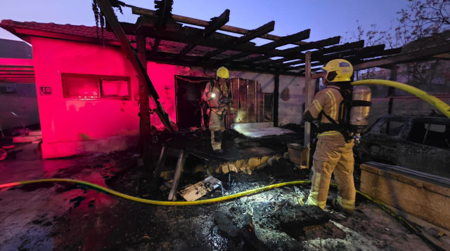 שרפה בראש העין (צילום: כב"ה מחוז מרכז)