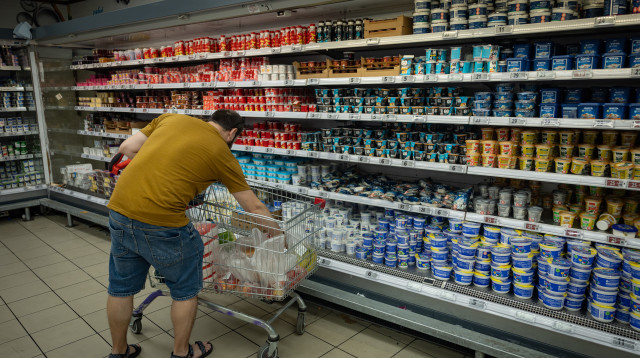 מוצרי חלב בסופר (צילום: יונתן זינדל פלאש 90)