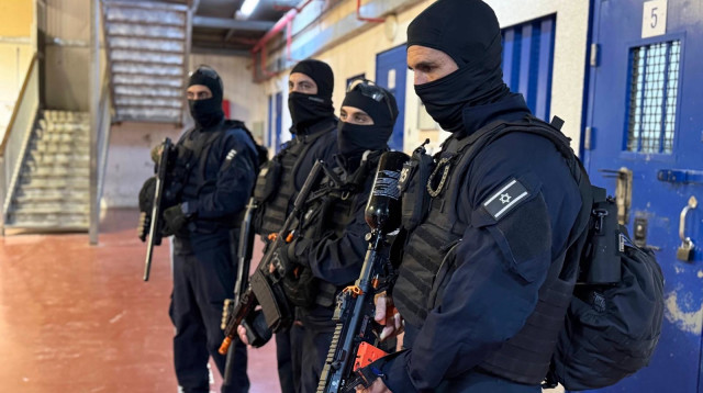 שב"ס (צילום: דוברות המשטרה)