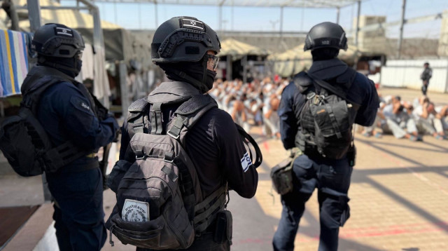שב"ס (צילום: דוברות המשטרה)