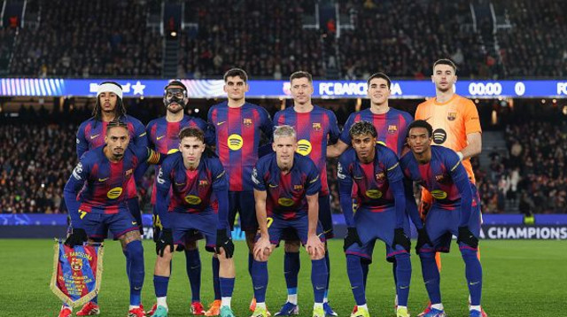 שחקני ברצלונה (צילום: Judit Cartiel)