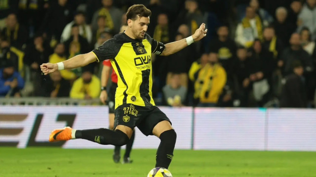 ירדן שועה שחקן בית"ר ירושלים בועט פנדל (צילום: קובי אליהו)