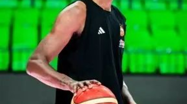 שחקן פנאתינייקוס נייג'ל הייז-דייויס (צילום: אתר רשמי, מתוך הטוויטר של פנאתינייקוס)