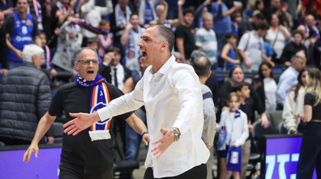 יהוא אורלנד מאמן בני הרצליה (צילום: לירון מולדובן)