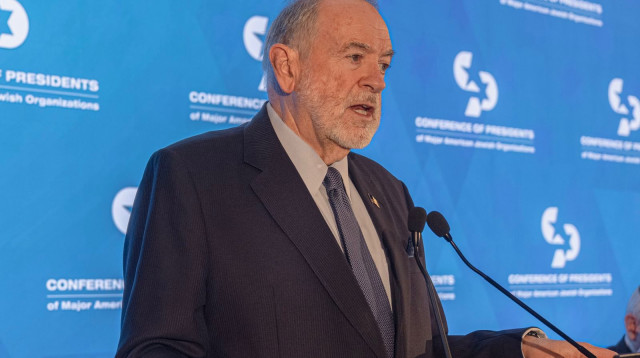 מייק האקבי בכינוס השנתי של ועידת הנשיאים (צילום: ללא קרדיט)