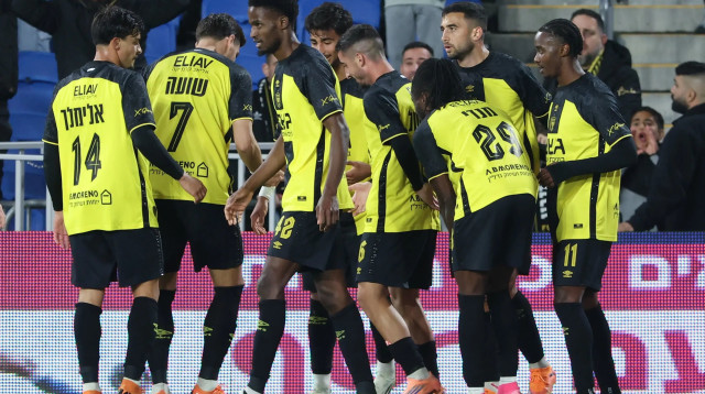 שחקני בית"ר ירושלים חוגגים (צילום: דני מרון)