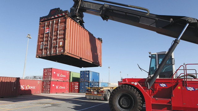 נמל אשדוד (צילום: יונתן סינדל, פלאש 90,יעקב נאומי, פלאש 90)