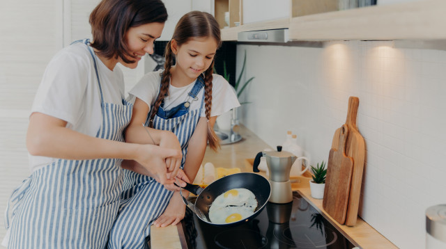 בישול במחבת (צילום: אינגאימג')