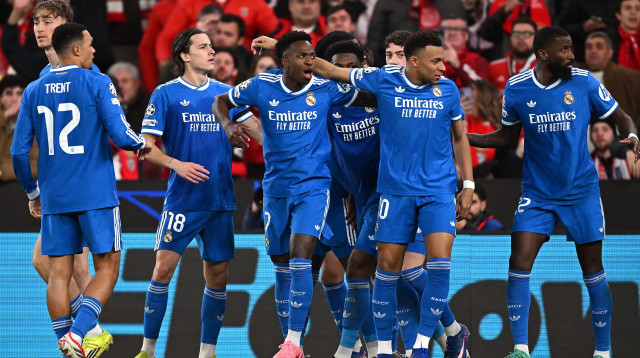 שחקני ריאל מדריד חוגגים עם ויניסיוס (צילום: אימג'בנק  GettyImages, Octavio Passos - UEFA/UEFA)