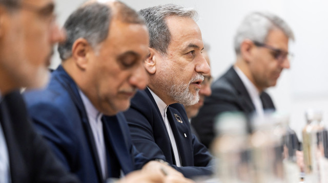 המשלחת האיראנית לשיחות בז'נבה (צילום: CYRIL ZINGARO/Pool via REUTERS)