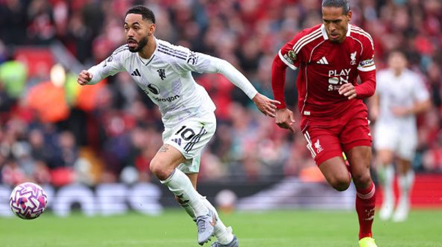 מתאוס קוניה מול וירג'יל ואן דייק (צילום: Robbie Jay Barratt - AMA)