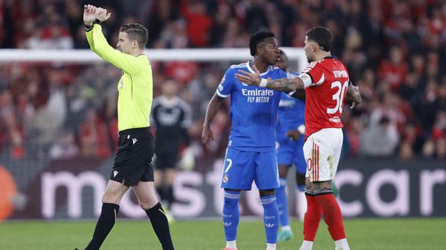 ויניסיוס ג'וניור וניקולס אוטמנדי (צילום: FILIPE AMORIM)