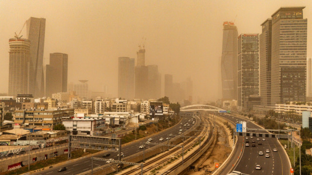 אובך בתל אביב (צילום:  Erik Marmor/Flash90)