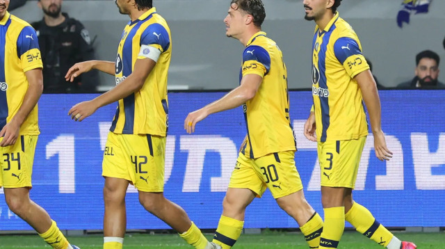 רוי רביבו, איתמר נוי, דור פרץ שחקני מכבי תל אביב (צילום: אודי ציטיאט)