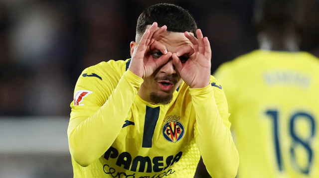 ז'ורז' מיקוטאדזה שחקן ויאריאל חוגג שער (צילום: GettyImages, Clive Brunskill)