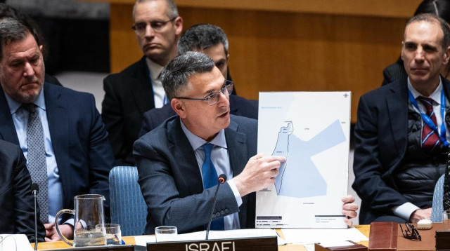 גדעון סער מציג במועצת הביטחון את מפת המנדט הבריטי (צילום: דוברות)