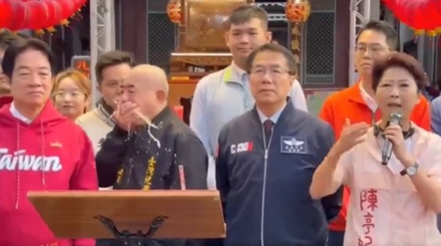 חגיגות ראש השנה הסיני בטייוואן: ראש המקדש מקיא על הנשיא (צילום: צילום מסך מתוך X (לשעבר טוויטר))