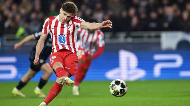 לא נכשל מהנקודה הלבנה. חוליאן אלברס (צילום: אימג'בנק  GettyImages, NICOLAS TUCAT/AFP)