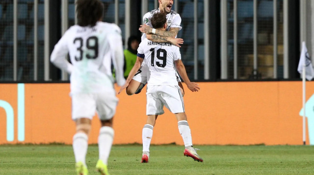 שחקני נואה חוגגים (צילום: רויטרס)