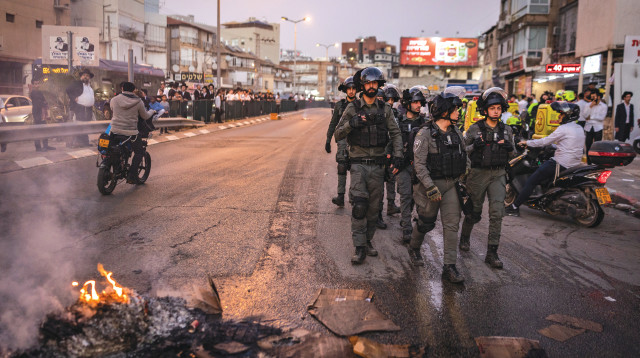 בני ברק אחרי תקיפת החיילות (צילום: פלאש 90)