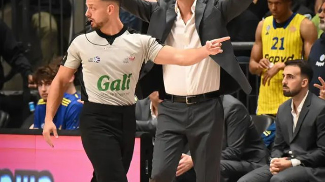 מחצית ראשונה חד צדדית של הצהובים. קטש (צילום: ברני ארדוב)